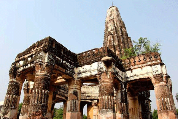 पाकिस्तानमध्ये 64 वर्षांनंतर पुन्हा बांधले जात आहे हिंदू मंदिर