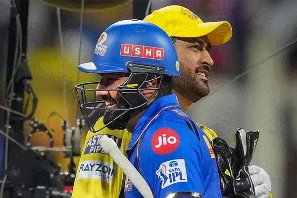 या खेळाडूच्या मागे लागला....CSK-MI आणि GT!