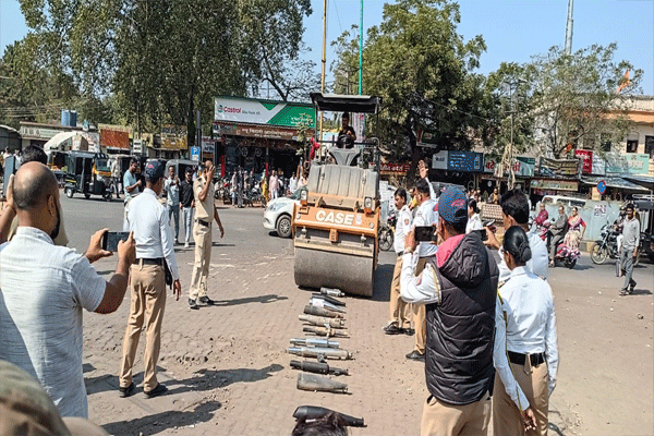 दुचाकीे सायलेन्सरवर बुलडोझर