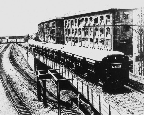 first-electric-train01