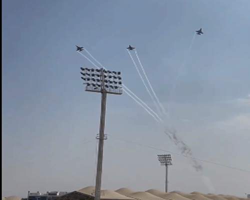 Pakistan flies fighter jets during match